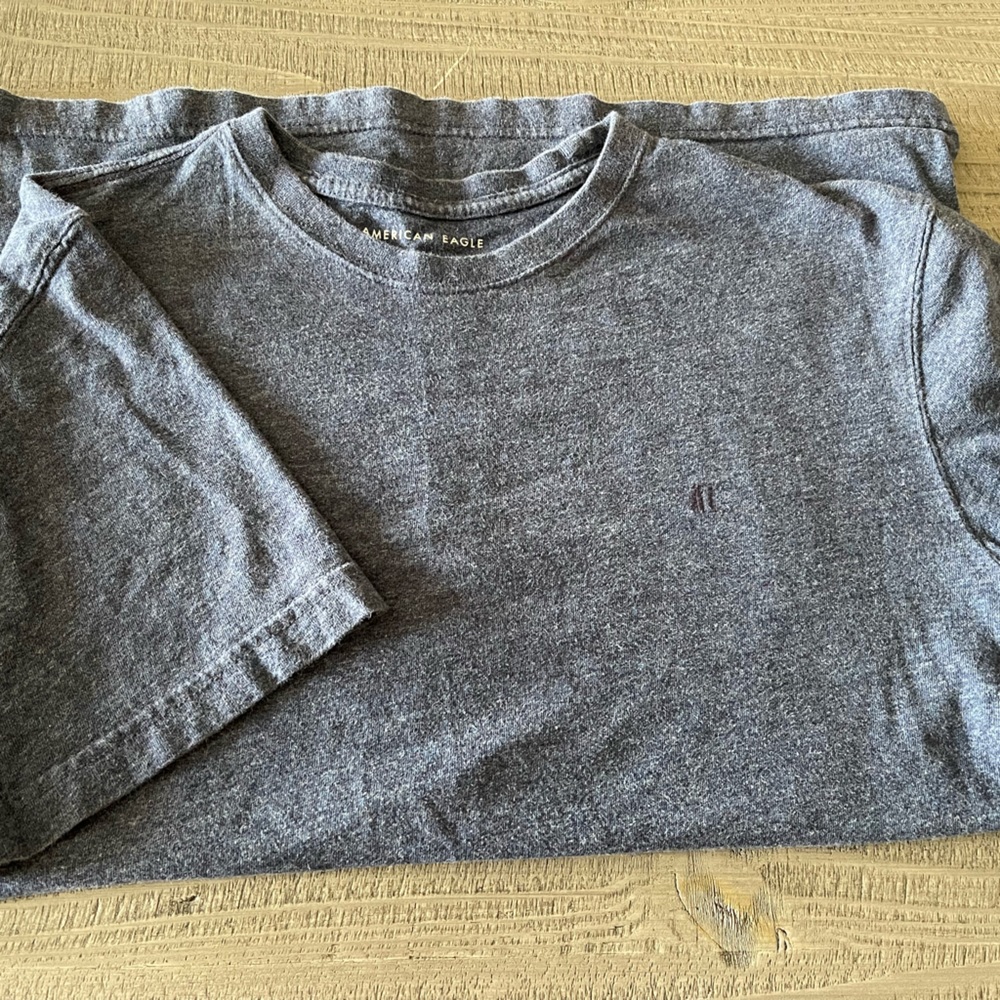 American Eagle young men’s t shirt